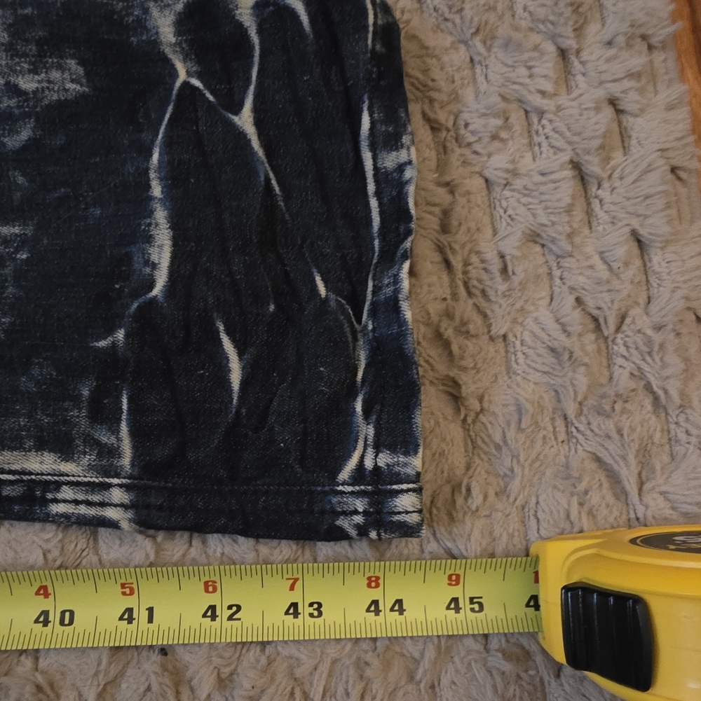 Robin's Jean In Blue with Red Accents - Picture 9 of 9